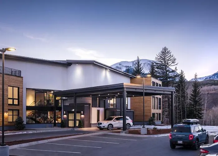 The Block Hotel & Commons